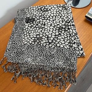 NEW Pretty Black & Cream Wrap/Scarf